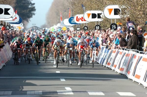 Marcel Kittel (Project 1t4i) has a clear path to the finish line right down the middle.