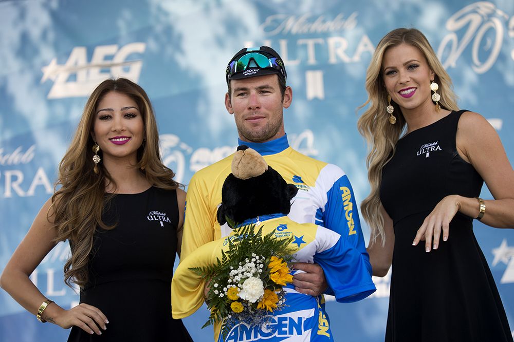 Mark Cavendish (Etixx-Quick Step) collects his second leader's jersey