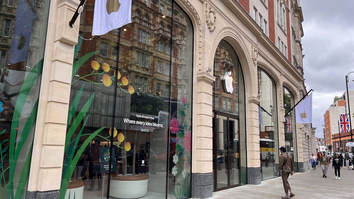 Inside the Apple Store in Knightsbridge, London