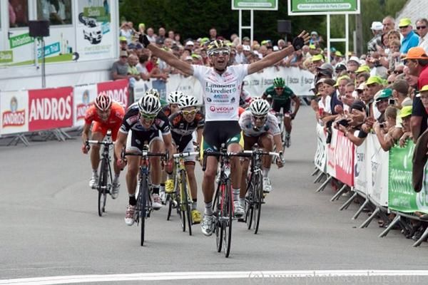 Bert De Waele (Landbouwkrediet) outsprinted Thomas Degand (Veranda's Willems - Accent) and Armindo Fonseca (Bretagne - Schuller) for the stage win.