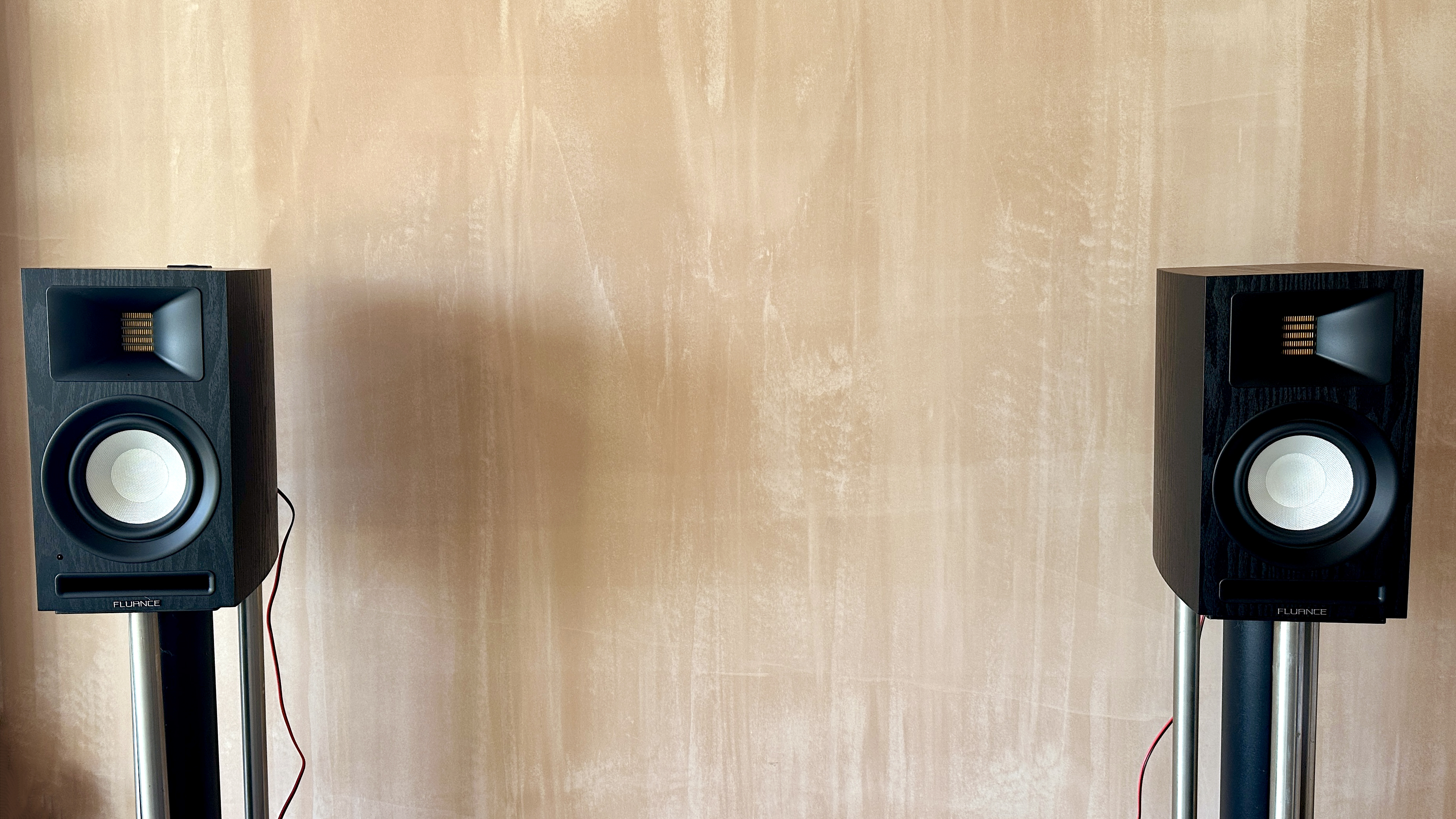 Fluance Ri71 powered bookshelf speakers