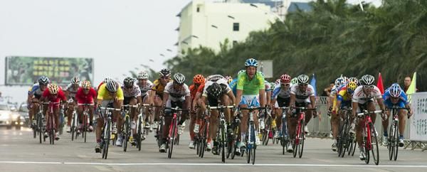It's Kenny Van Hummel (Skil-Shimano) narrowly on the line again to win his second stage of the tour in Dangfong.