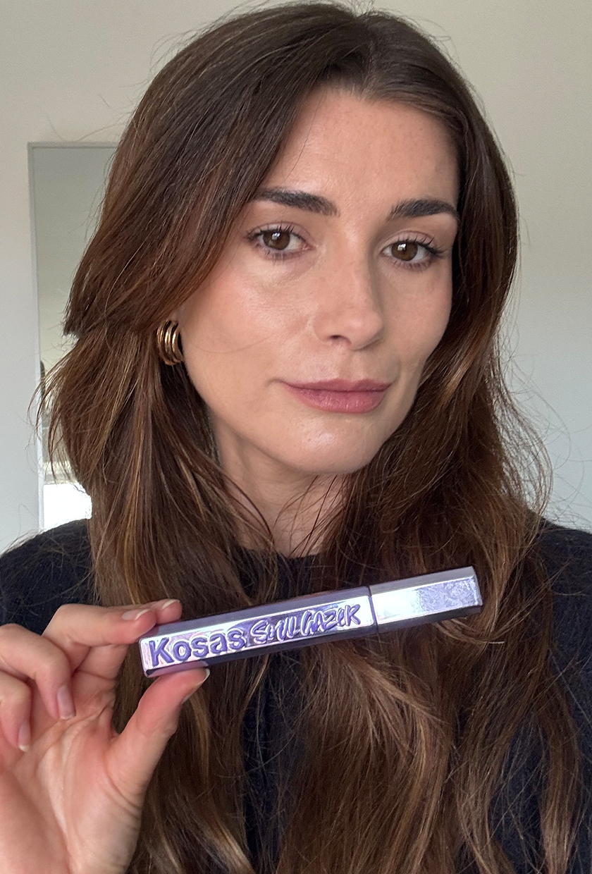 Eleanor holding the Kosas soul gazer mascara