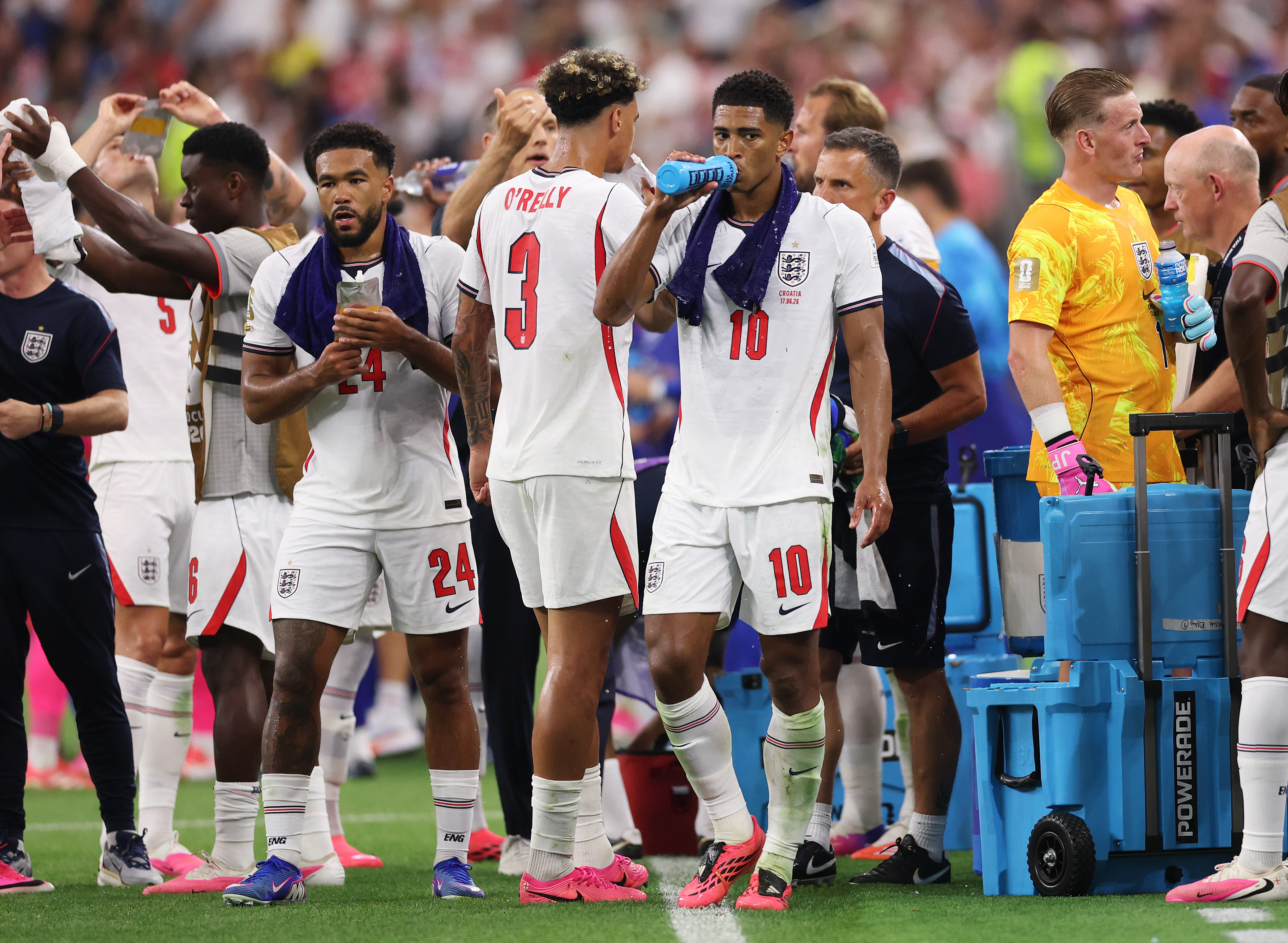 ARLINGTON, TEXAS - JUNE 17: Jude Bellingham #10 of England takes a drink during a hydration break in the FIFA World Cup 2026 Group L match between England and Croatia at Dallas Stadium on June 17, 2026 in Arlington, Texas. (Photo by Michael Steele/Getty Images)