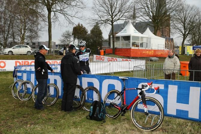 Two-time 'cross world champion Zdenek Stybar pre-rides the Hoogerheide course