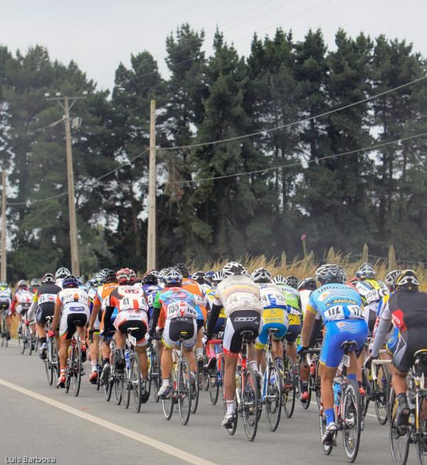 The Vuelta Chile peloton makes its way from Puerto Montt to Osomo