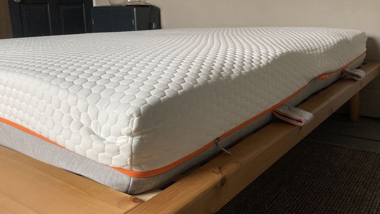 Lola Cool Hybrid mattress beginning to inflate