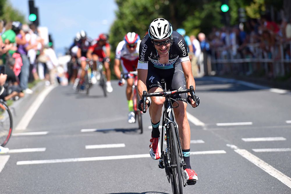 Pieter Serry (Etixx-QuickStep) tries to get away