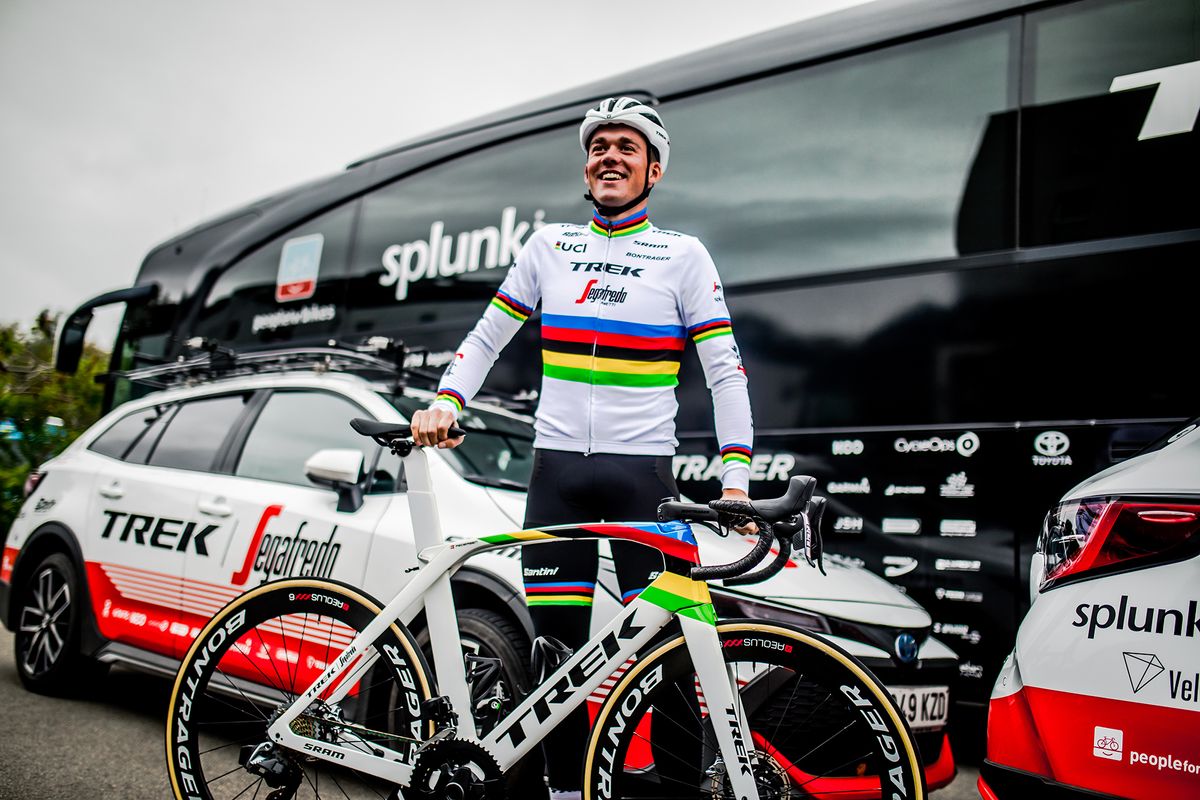 Forretningsmand Læne Melbourne Trek-Segafredo unveil Mads Pedersen's rainbow jersey | Cyclingnews