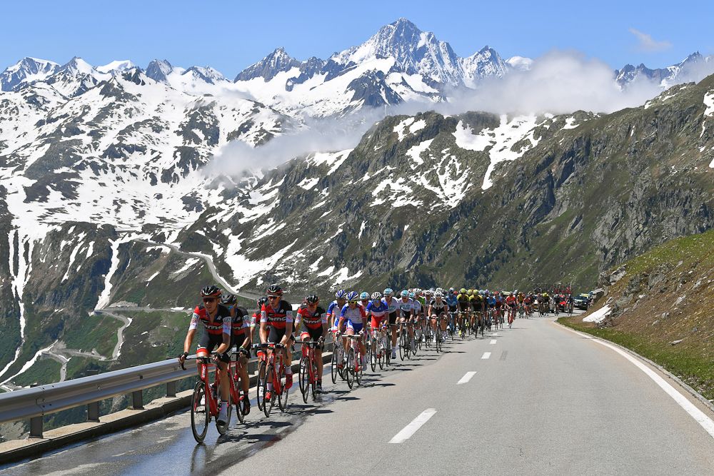 The peloton in action during stage 6 at Tour de Suisse