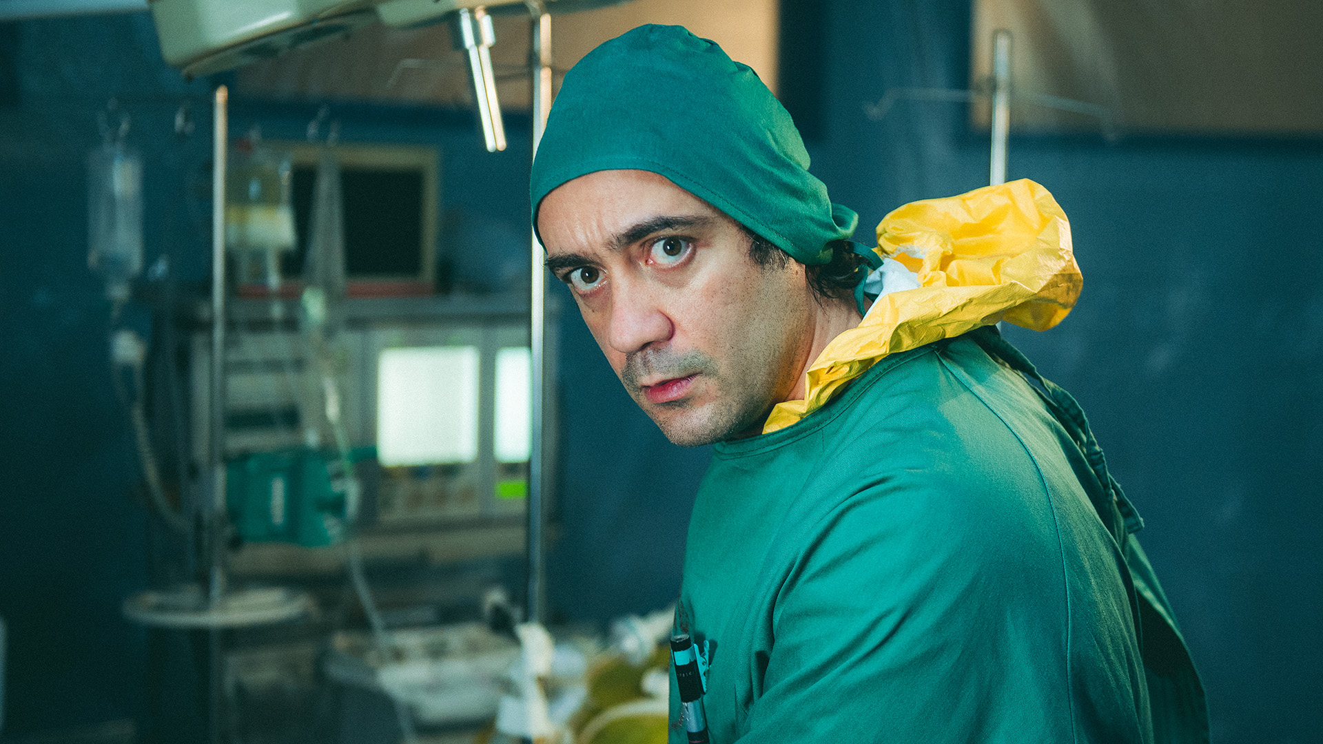 Luiz Bertazzo as Loureiro in Emerg&amp;ecirc;ncia Radioativa/Radioactive Emergency.