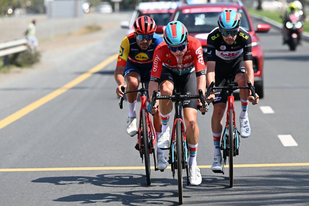Peloton at the start of the UAE Tour 2024 stage 5
