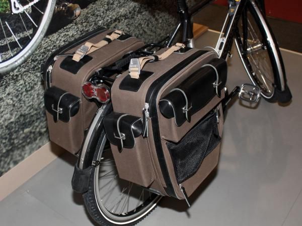 The Brooks Devon panniers boast a generous capacity, waxed cotton and leather construction and gorgeous detailing throughout.