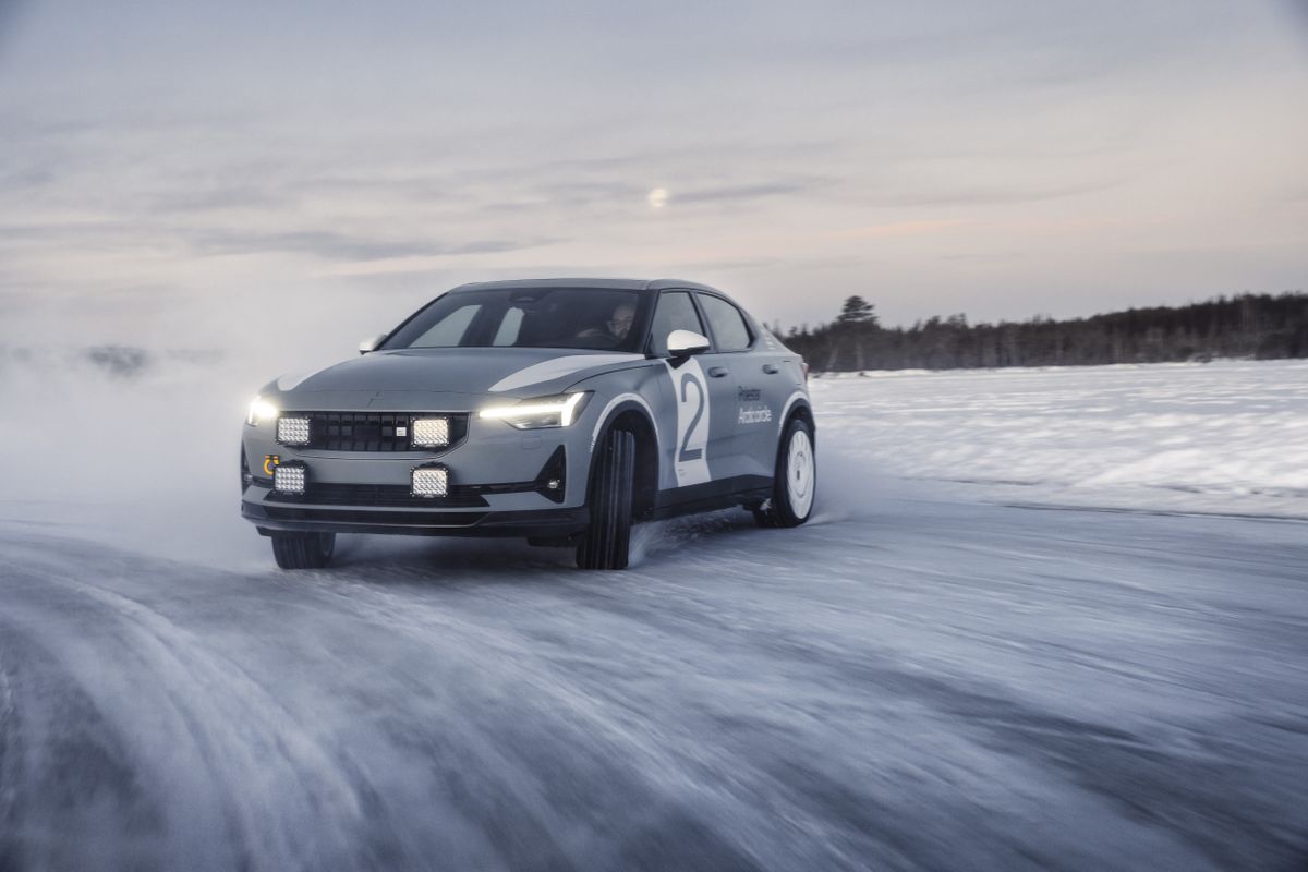 polestar 2 arctic circle drifting in the snow