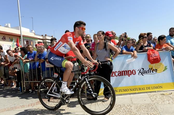Michael Matthews (Orica-GreenEdge) wears the red jersey at the start of stage 4