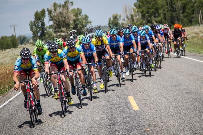 Teams bunch up at the front as the chase starts to happen.