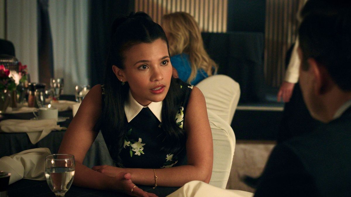 Jackie talks to Eliot across a restaurant table