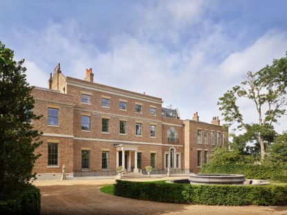 Templeton House, Roehampton, London. Photographed by Will Pryce for the Country Life Picture Library.