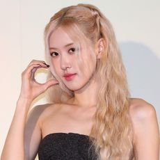 Blackpink's Rosé with champagne hair color
