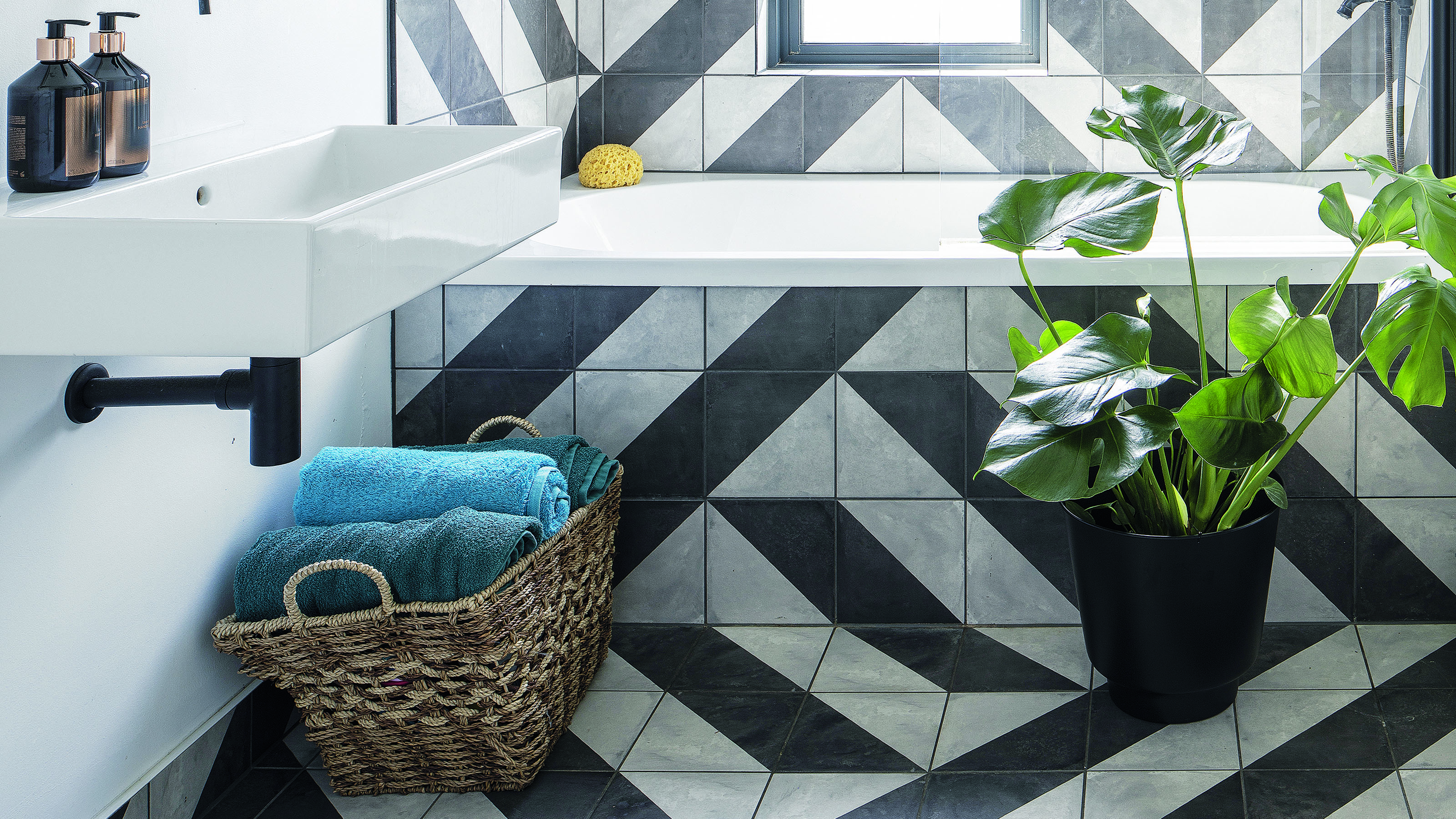 Grey and black abstract tiled bathroom