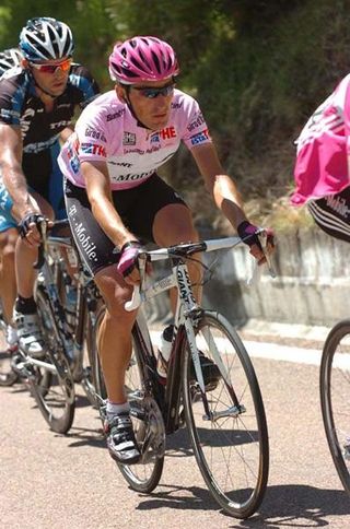 Marco Pinotti (T-Mobile) barely kept the race leader's jersey.