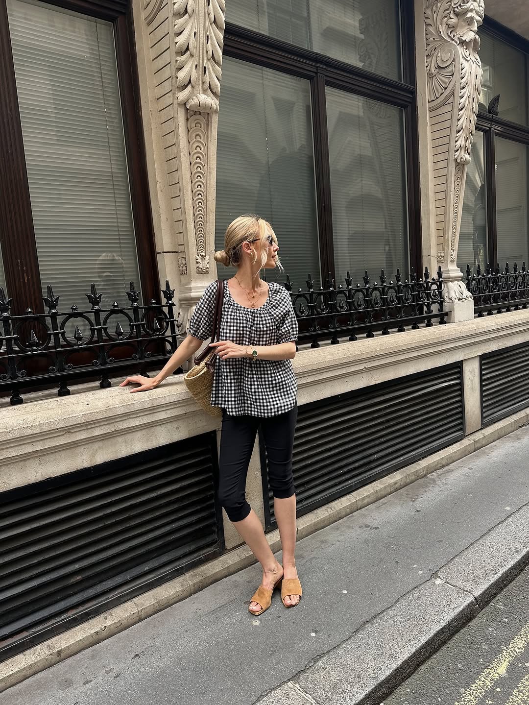 woman wearing black capri pants outfits 2025