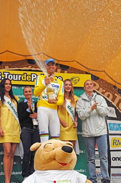 Alessandro Ballan (Lampre-NGC) lets the champagne fly after taking over the lead at the Tour of Poland.
