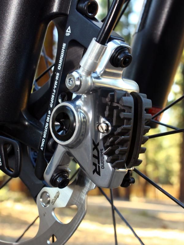 One-piece forged aluminum calipers are shared between the Race and Trail edition XTR M980 brakes. And do the finned pads and three-layer rotors really work at preventing brake fade? That's hard to say without doing back-to-back runs but we had no issues with fade during our Downieville run with modest 180/160mm front/rear rotor combo and resin pad compounds.