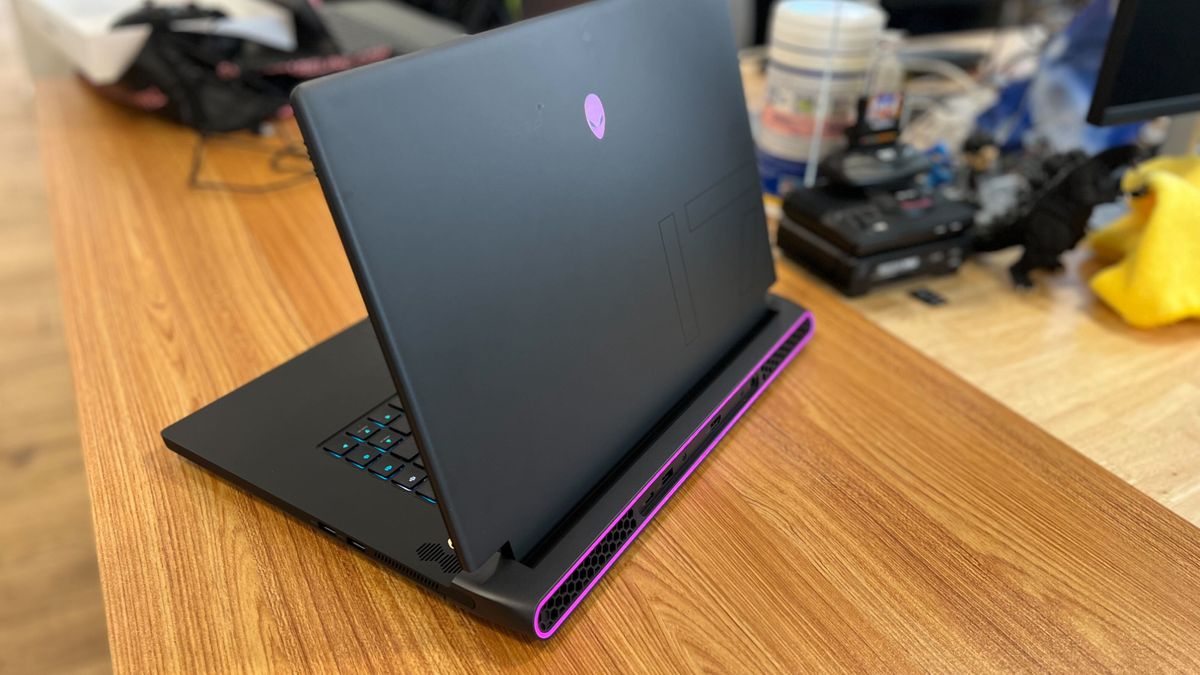 Alienware m17 r5 amd