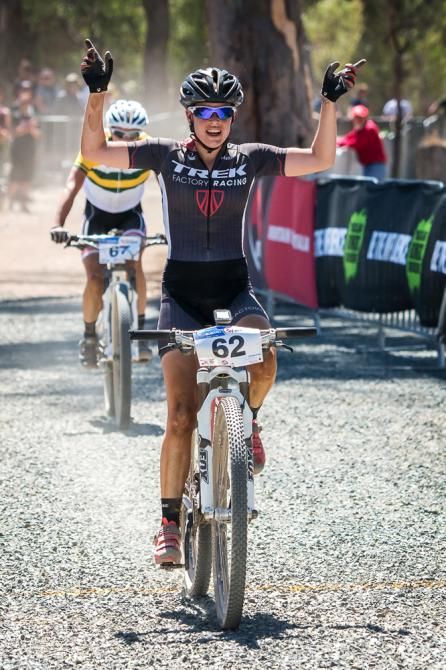 Bec Henderson wins the elite women's crosss country race