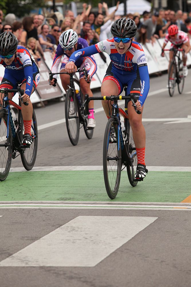 Skylar takes the win ahead of her sister Samantha Schneider (IS Corp)