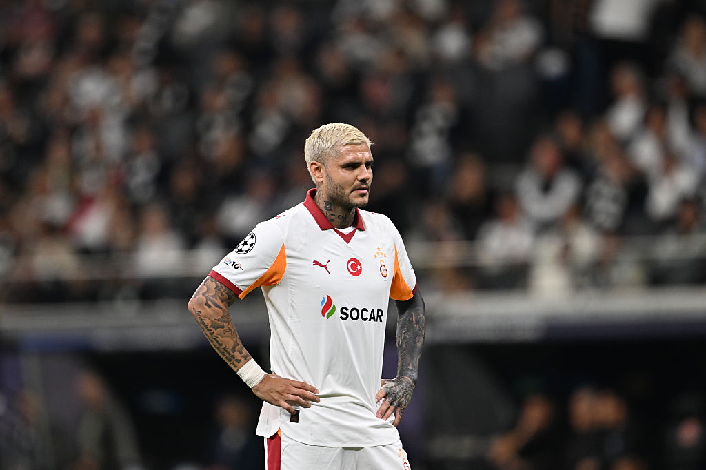 Mauro Icardi in action against Eintracht Frankfurt, sans armband