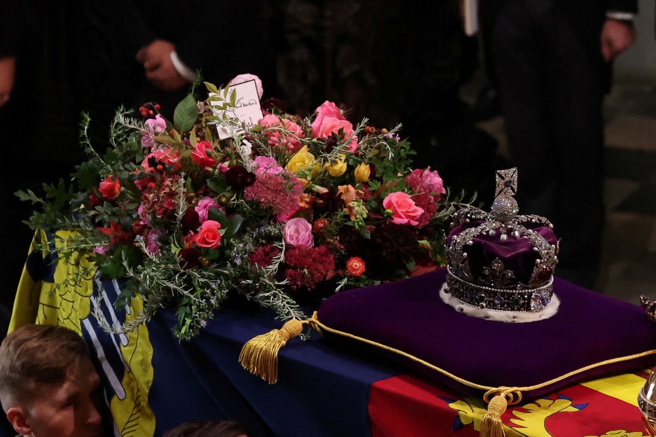 The Flowers on Queen Elizabeth's Casket Featured Myrtle From Her