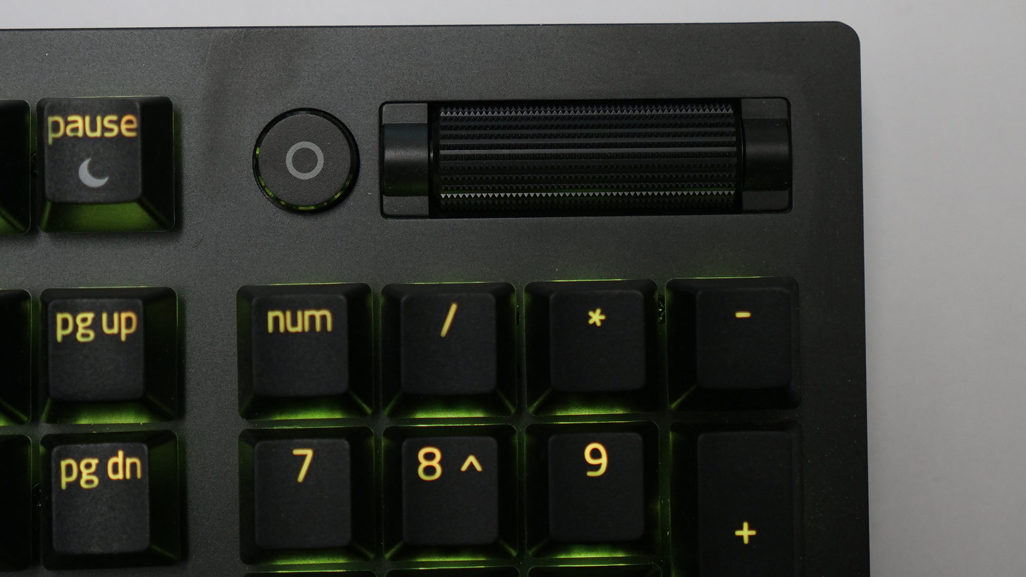 Razer BlackWidow V3 media button and roller wheel