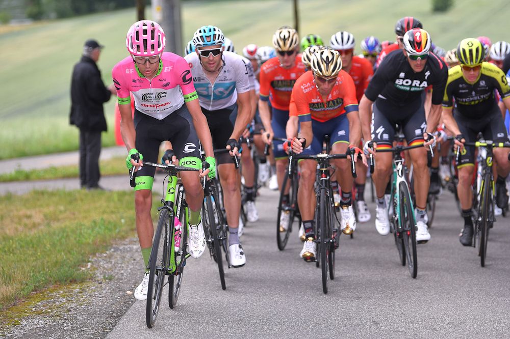 The bunch during stage 3 at Tour de Suisse