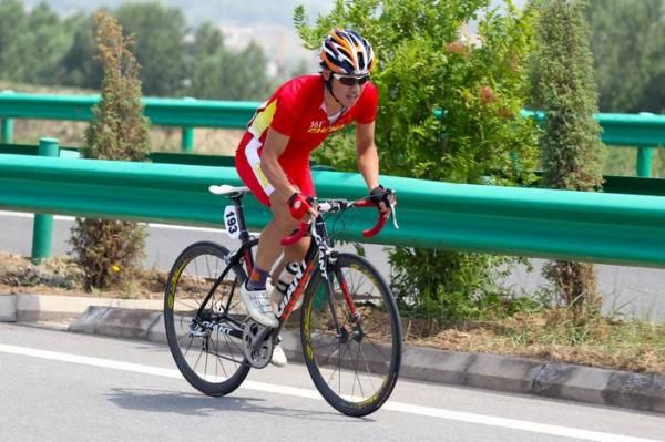 Jiao Pengda (China) initiates a break at the base of the first climb.