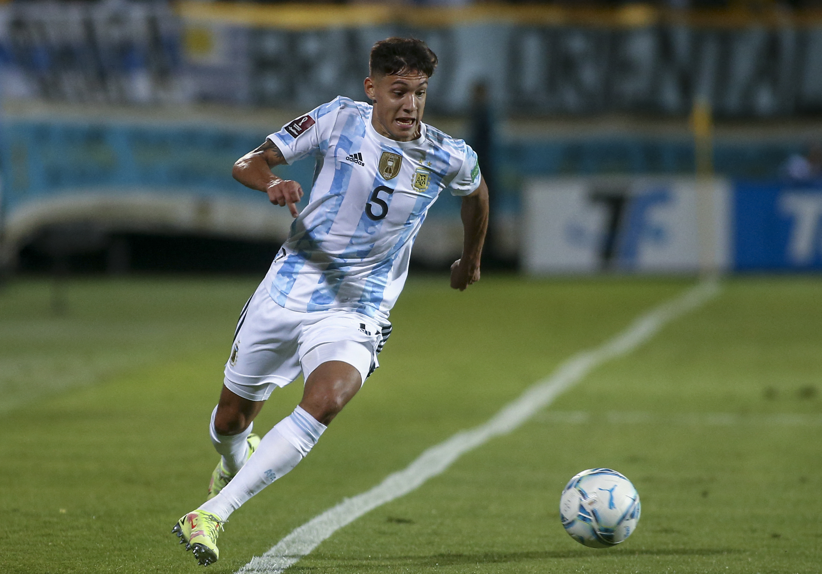 Nahuel Molina in action for Argentina against Uruguay in November 2021.