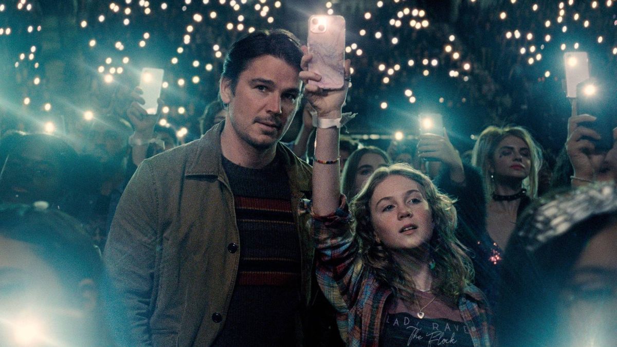 (L-R) Josh Hartnett as Cooper and Ariel Donoghue as Riley in &quot;Trap&quot;