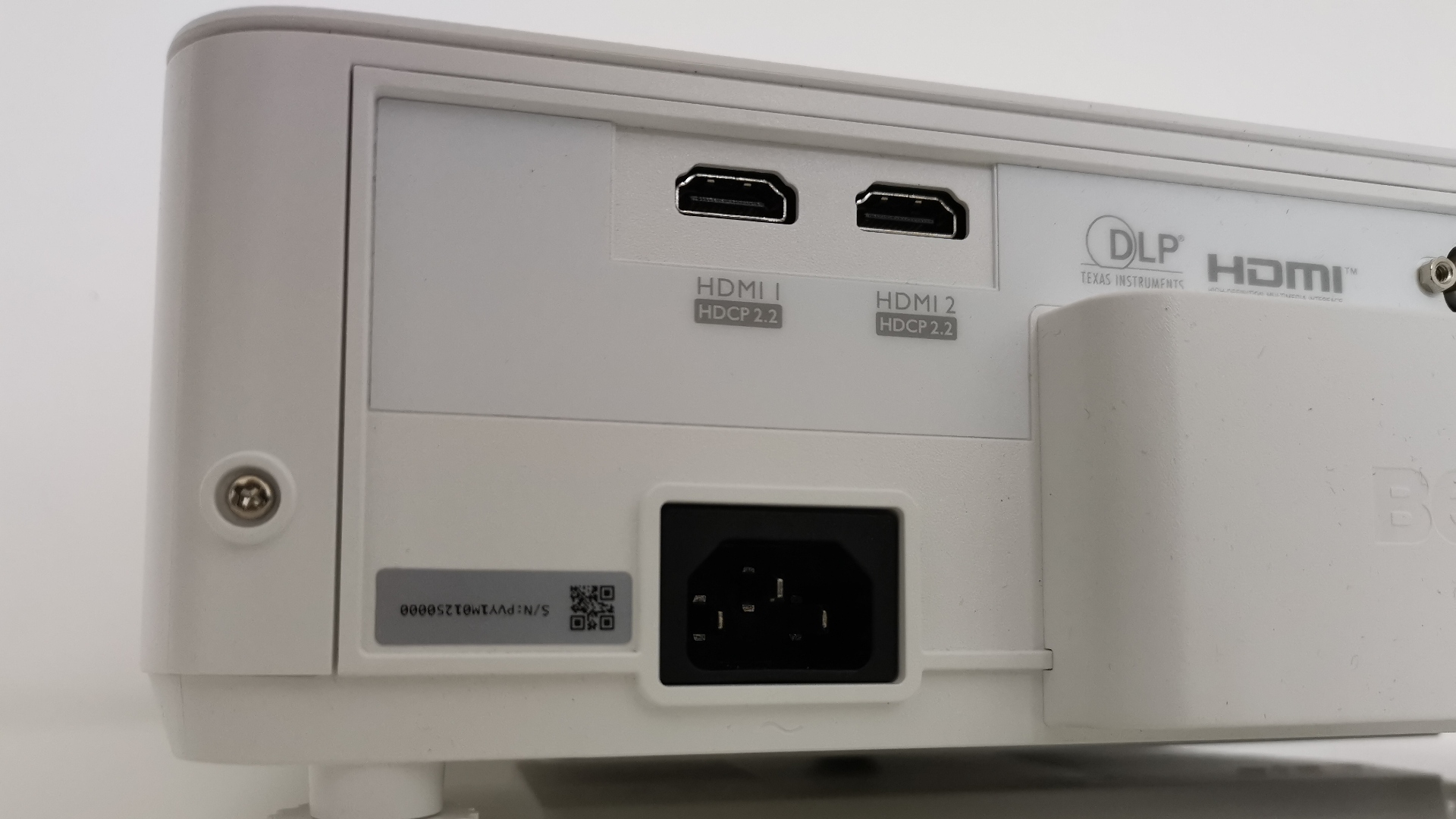 BenQ TK700STi rear ports