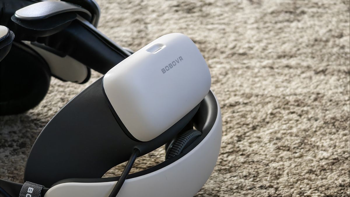 A BoboVR S3 Pro installed on a Meta Quest 3 headset