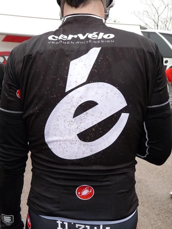 The &eacute; is prominent on the team's jersey for 2010.