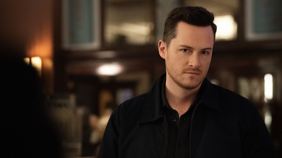 Jesse Lee Soffer as Supervisory Special Agent Wesley &quot;Wes&quot; Mitchell dressed in black in FBI: International season 4