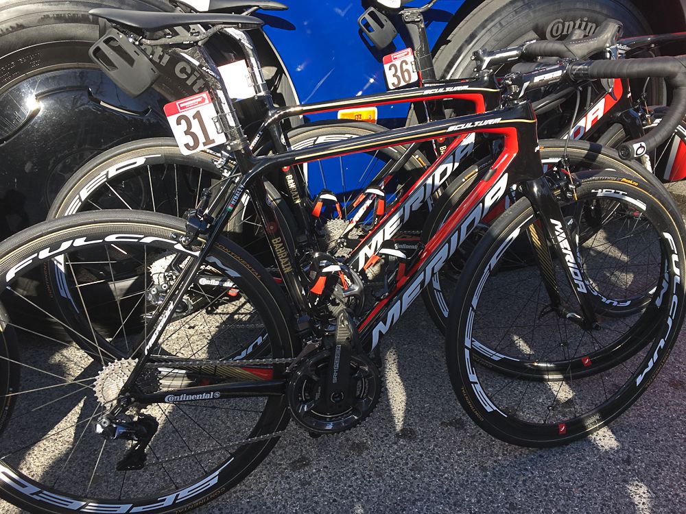 Carbon-fibre SRM cranks but no disc brakes for Vincenzo Nibali on his Merida Scultura