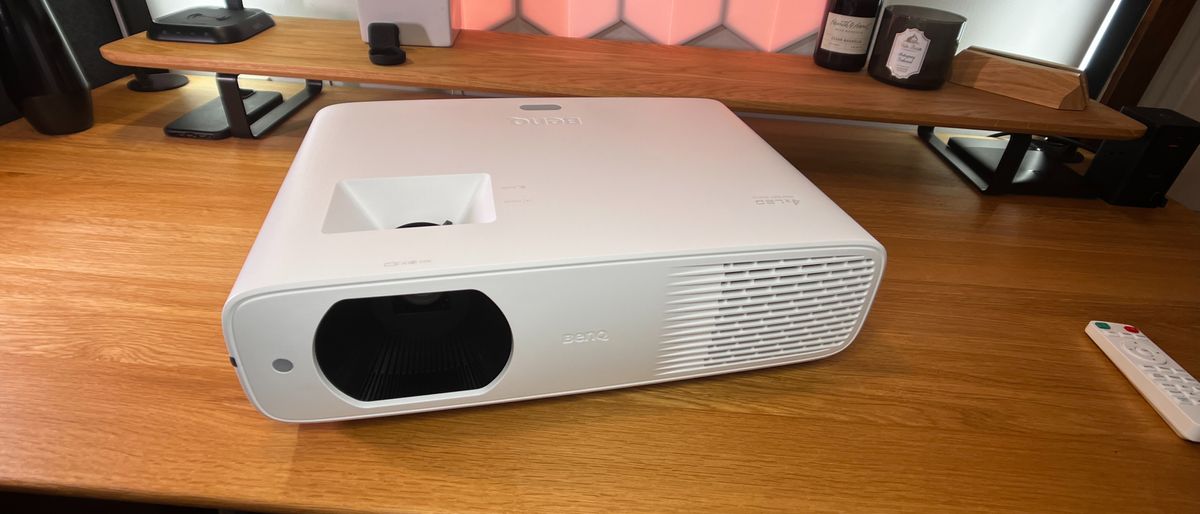 BenQ LH730 Projector