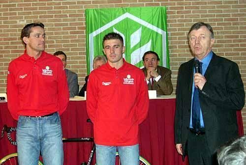 2004 Team stars (L to R): Jacky Durand, Yaroslav Popovych, Ernesto Colnago and Gerard Bulens.