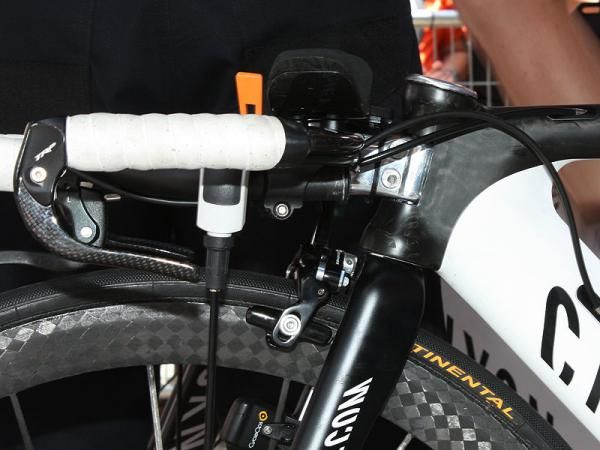 Evans stands an average 1.74m (5' 9") tall but his time trial bar position is extraordinarily low, prompting team sponsor Canyon to specially modify one of its Speedmax frames to suit.