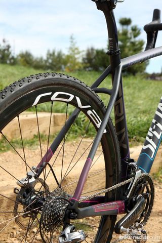 With no need to accommodate rim brakes, tire clearance on the disc-specific Specialized CruX Pro Race Red Disc is excellent at both ends.