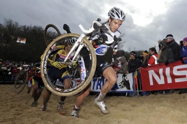 Niels Albert on the run in Koksijde.