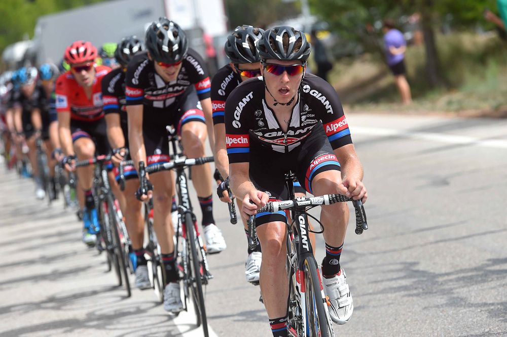 Giant-Alpecin work to protect Dumoulin's lead during stage 10