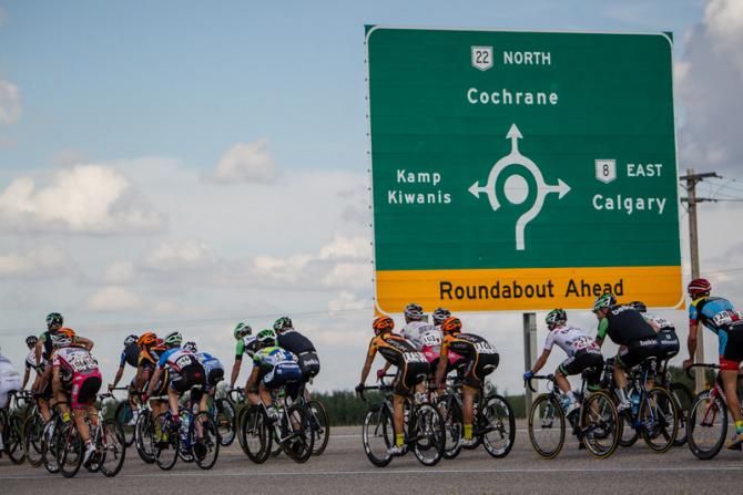 The peloton closes in on Calgary.